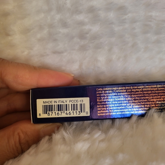 Estee Lauder Double Wear Concealer - Picture 4 of 4